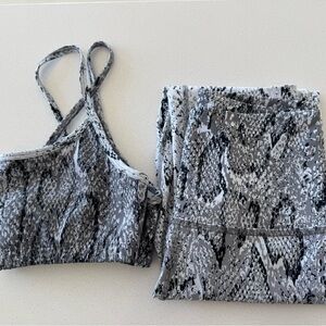 Beyond Yoga Black and Gray Snakeskin Activewear Set